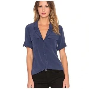 Equipment Femme Signature short sleeve button down blue silk sz medium